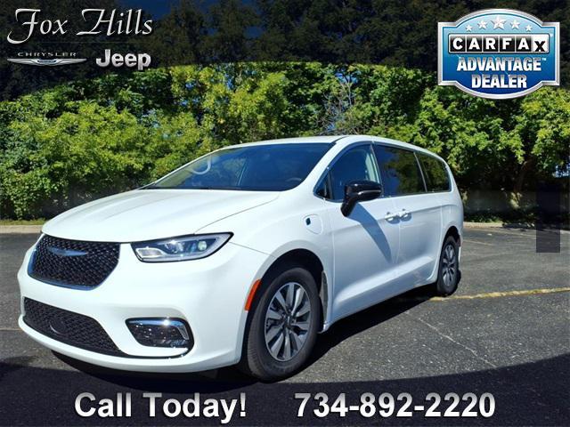 used 2024 Chrysler Pacifica Hybrid car, priced at $35,498