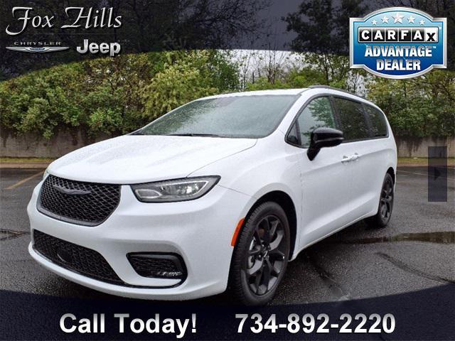 used 2025 Chrysler Pacifica car, priced at $42,487