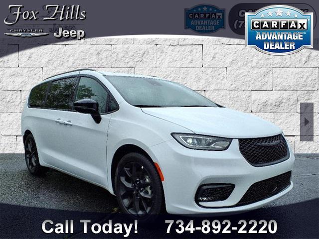 used 2025 Chrysler Pacifica car, priced at $42,487