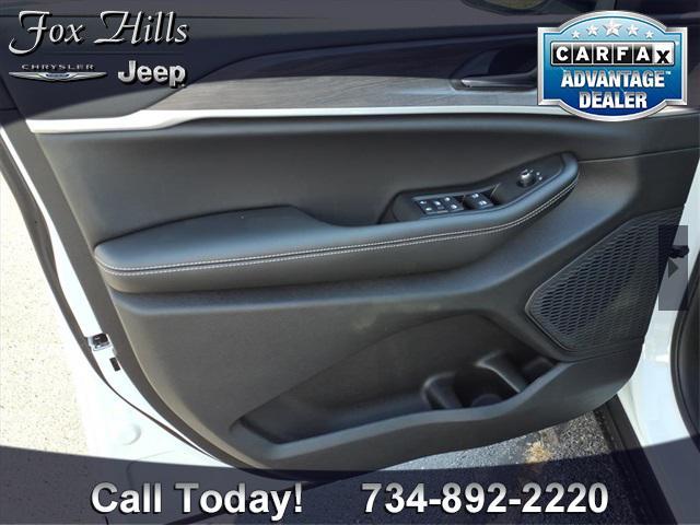 new 2025 Jeep Grand Cherokee car, priced at $49,549