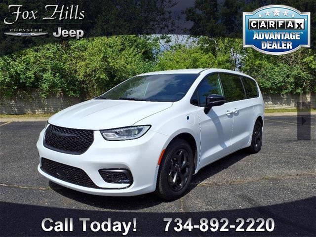 used 2024 Chrysler Pacifica Hybrid car, priced at $35,185