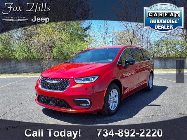 used 2025 Chrysler Pacifica car, priced at $35,899