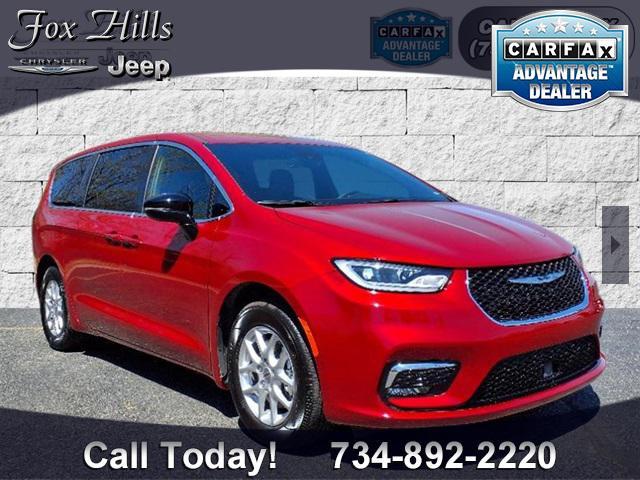 used 2025 Chrysler Pacifica car, priced at $35,899