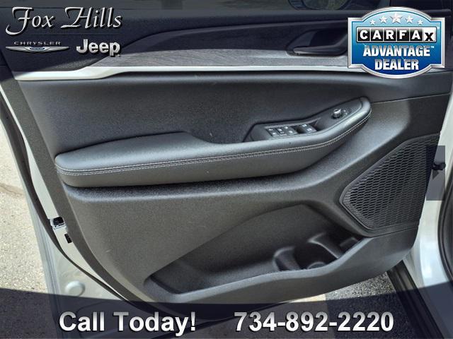 new 2025 Jeep Grand Cherokee car, priced at $49,000