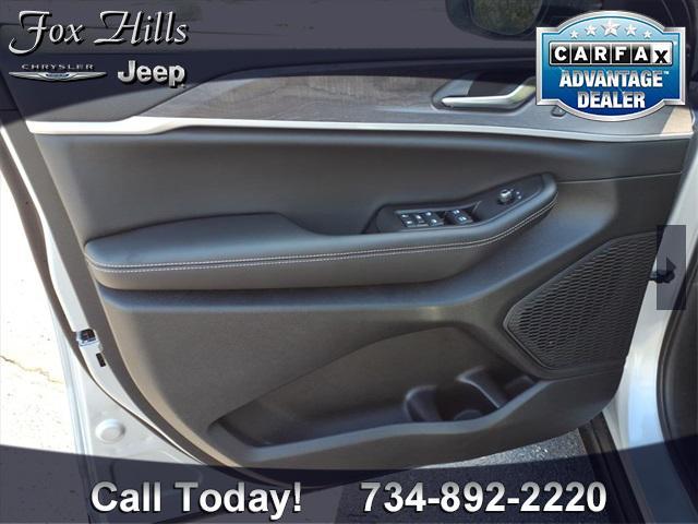 new 2025 Jeep Grand Cherokee car, priced at $47,054