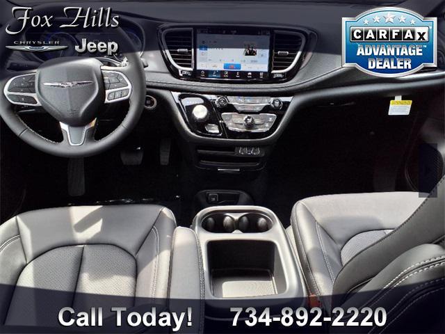 new 2025 Chrysler Pacifica car, priced at $45,463