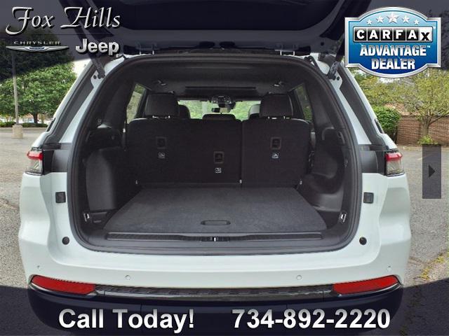 new 2025 Jeep Grand Cherokee car, priced at $42,995