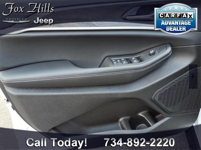 new 2025 Jeep Grand Cherokee car, priced at $44,214