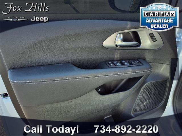 new 2025 Chrysler Pacifica Hybrid car, priced at $49,409