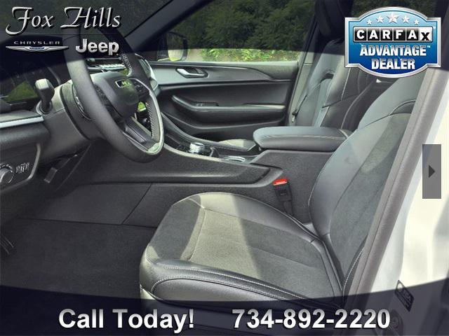new 2025 Jeep Grand Cherokee car, priced at $42,995