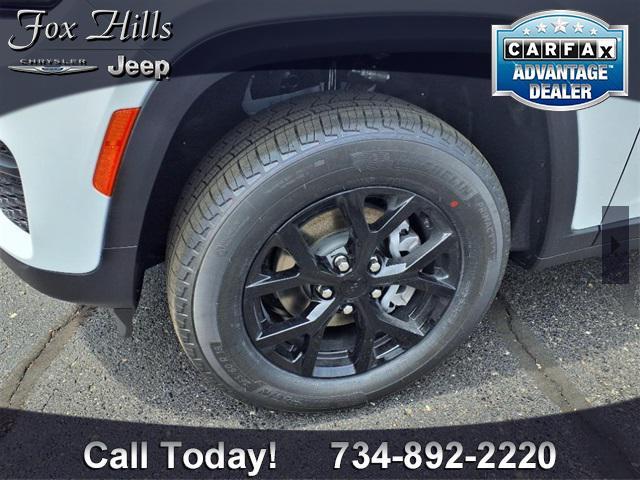 new 2025 Jeep Grand Cherokee car, priced at $42,995