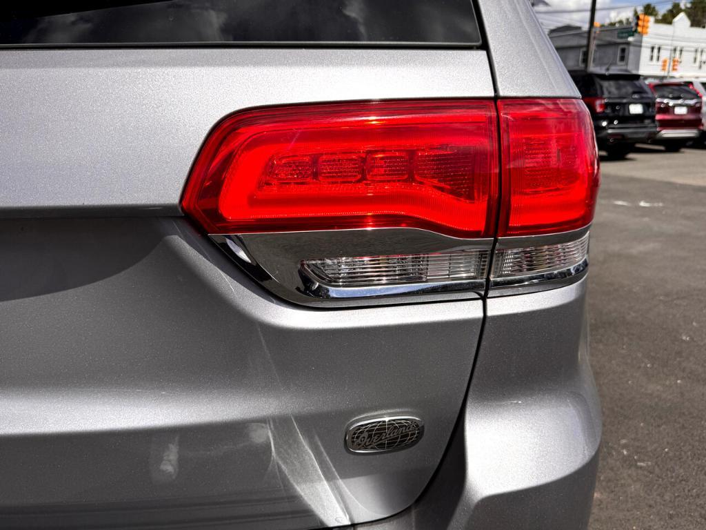 used 2016 Jeep Grand Cherokee car, priced at $21,388