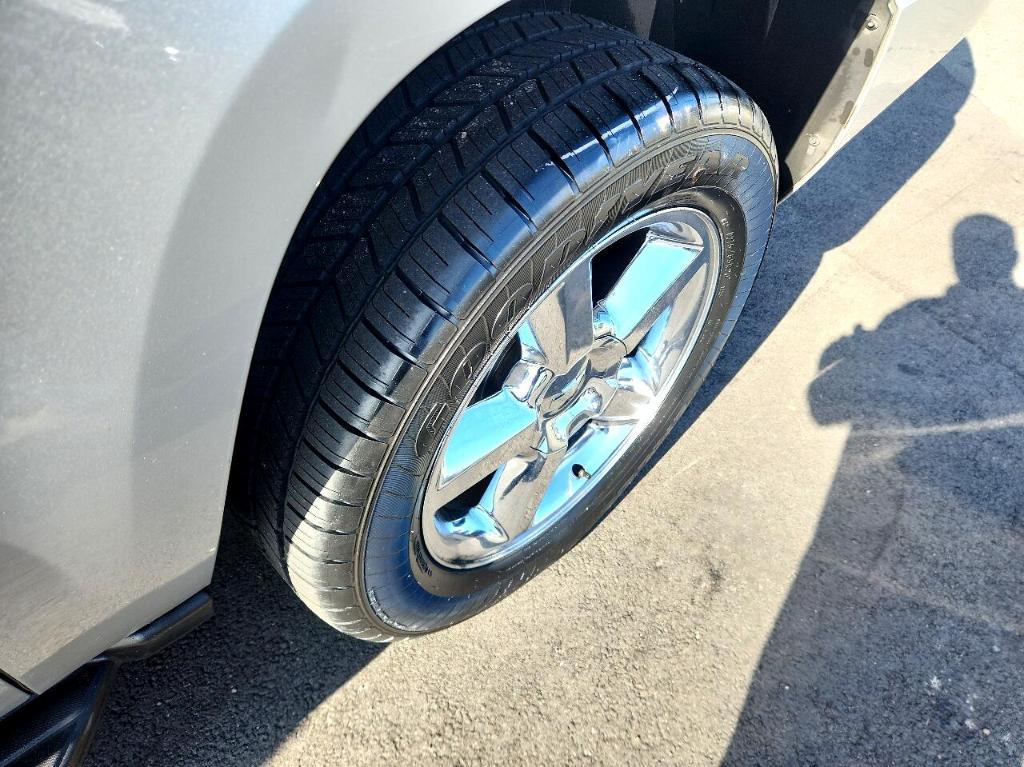 used 2013 Chevrolet Suburban car, priced at $13,647