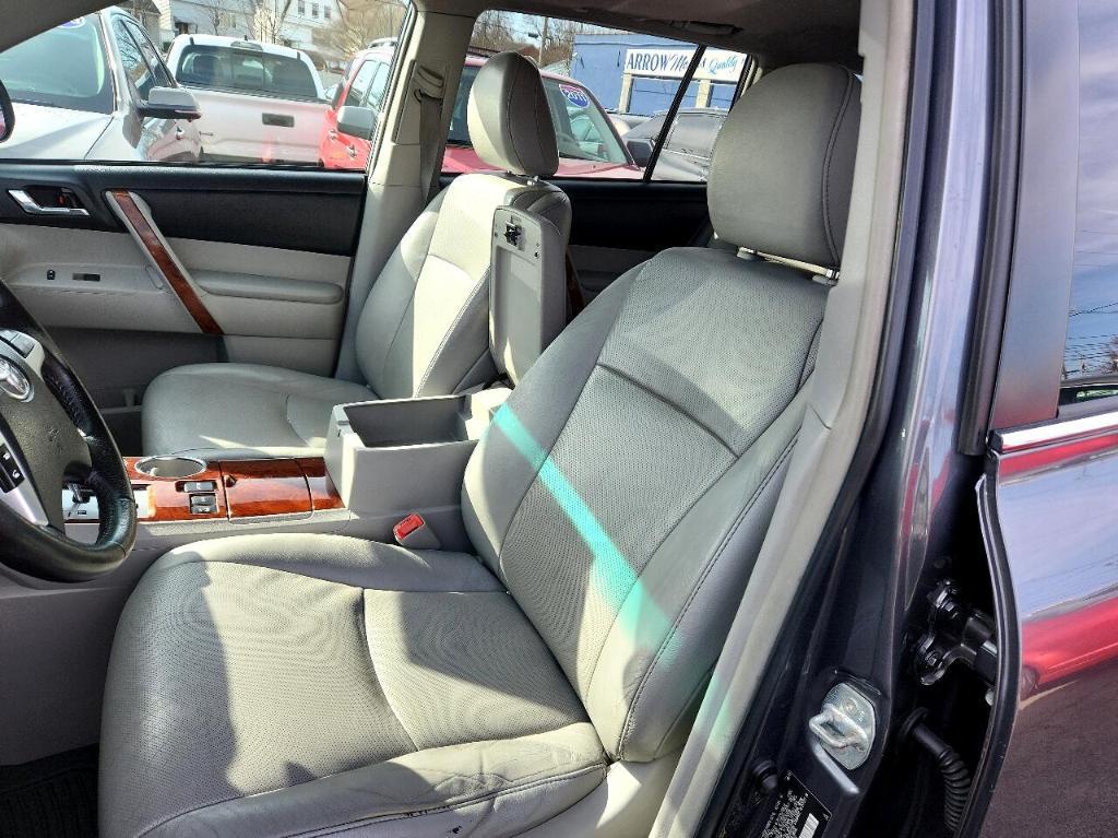 used 2012 Toyota Highlander car, priced at $14,398