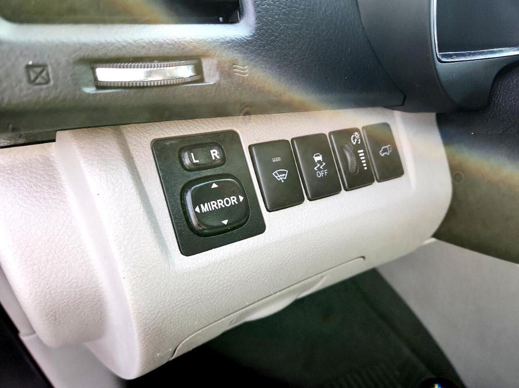 used 2012 Toyota Highlander car, priced at $14,398
