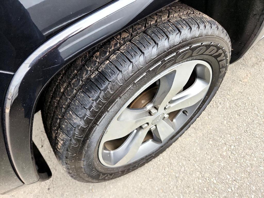 used 2015 Jeep Grand Cherokee car, priced at $15,488