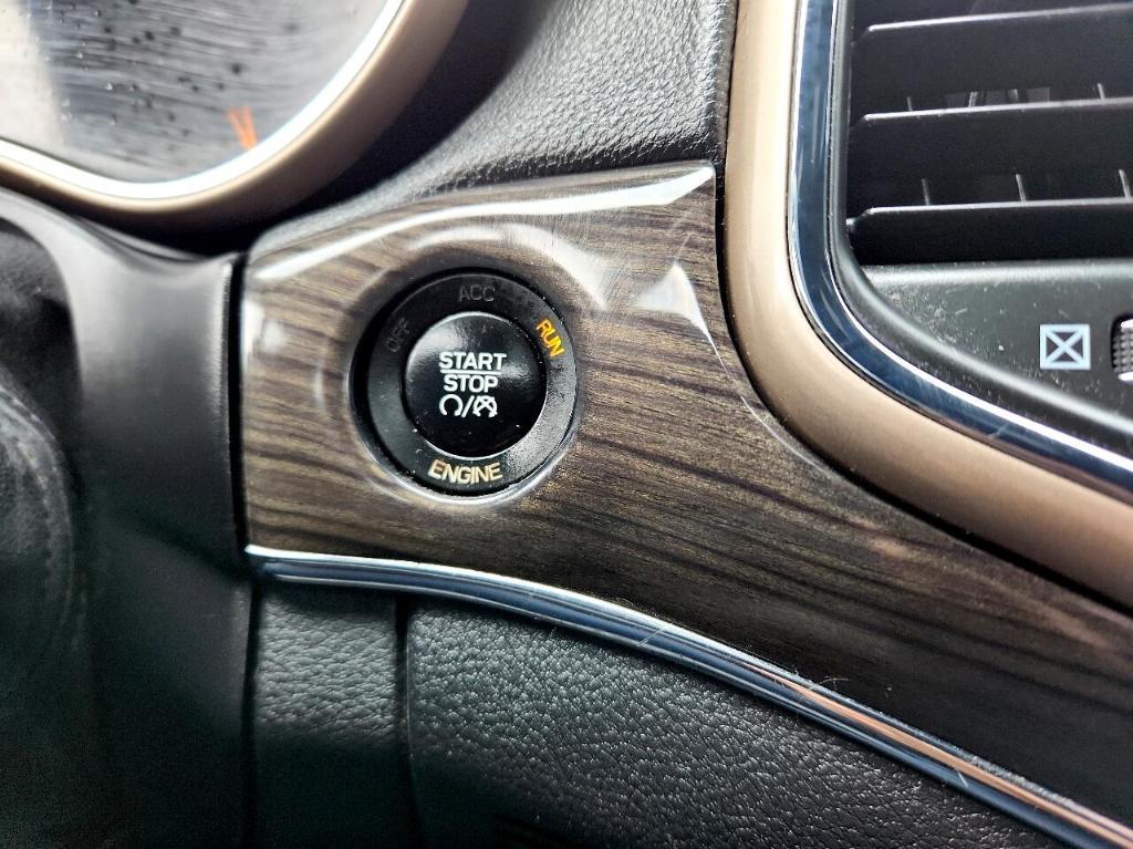 used 2015 Jeep Grand Cherokee car, priced at $15,488