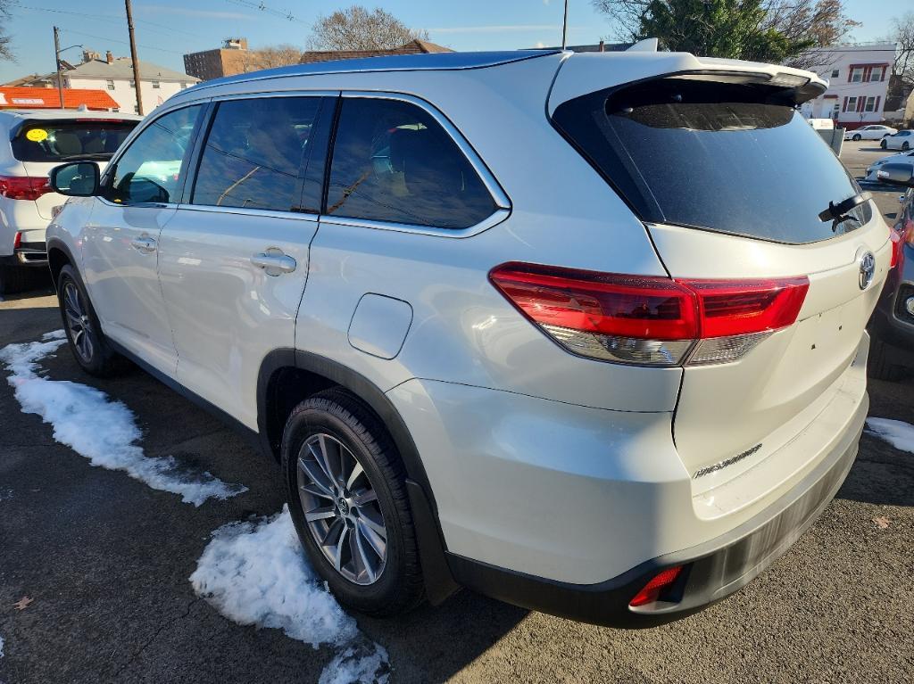 used 2019 Toyota Highlander car, priced at $23,999