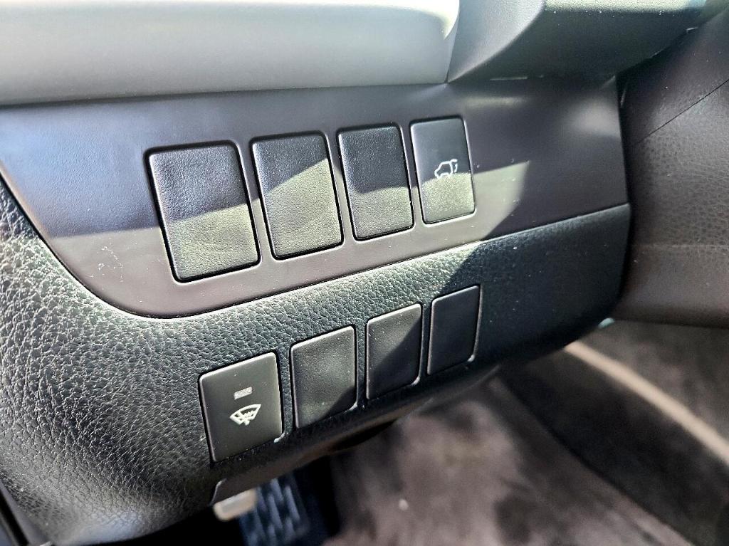 used 2015 Toyota Highlander car, priced at $19,888