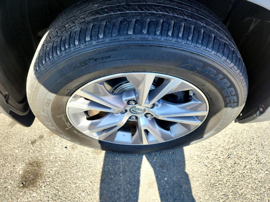used 2015 Toyota Highlander car, priced at $19,888