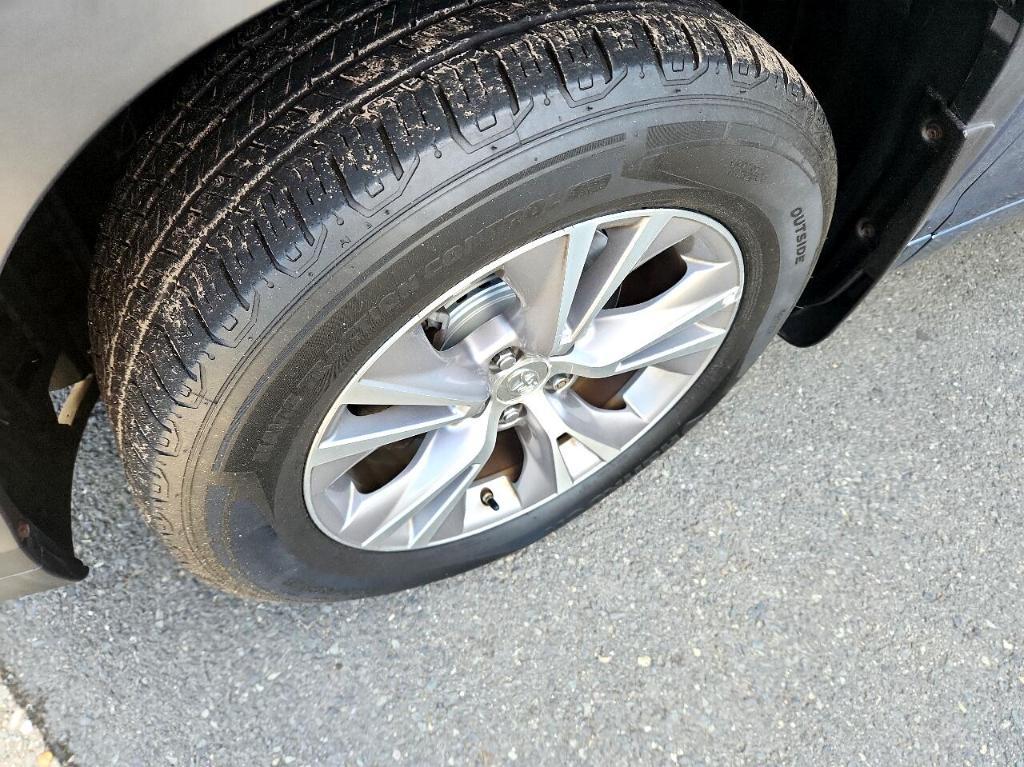 used 2015 Toyota Highlander car, priced at $19,888