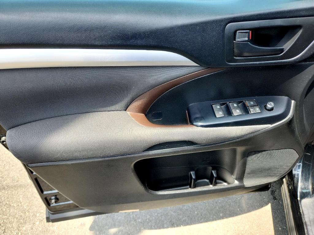 used 2017 Toyota Highlander car, priced at $19,488