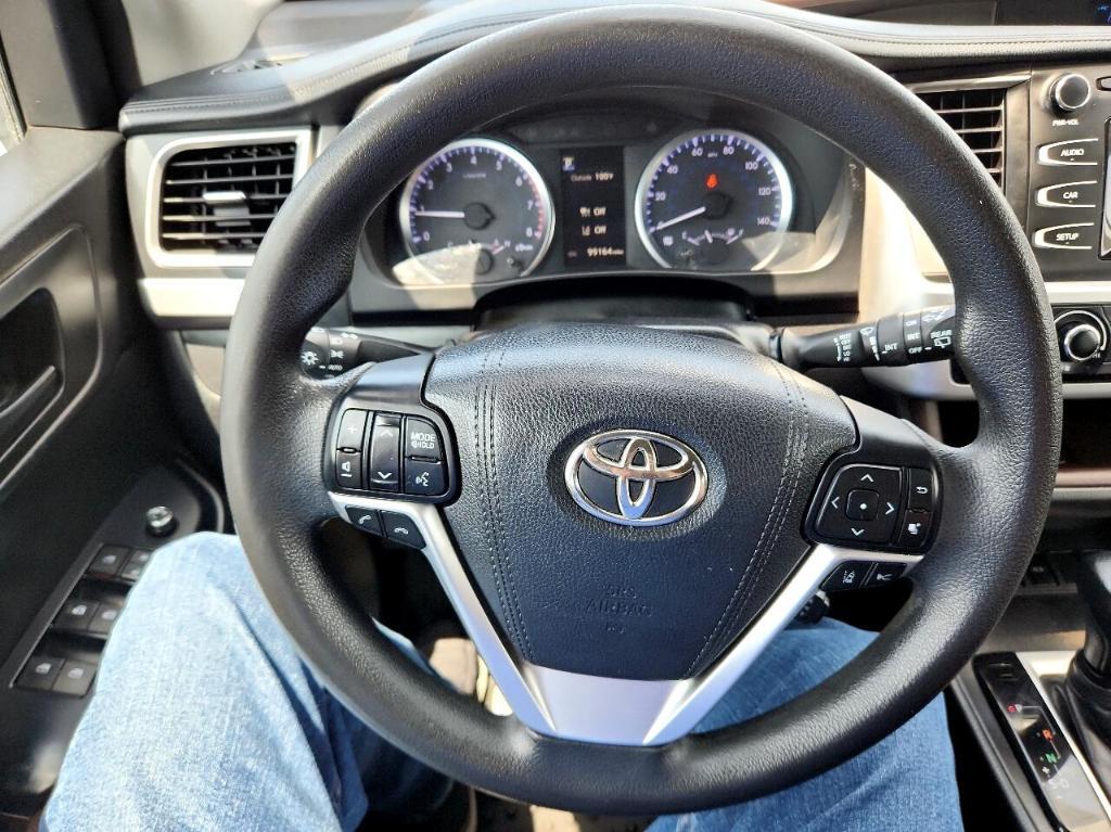 used 2017 Toyota Highlander car, priced at $19,488