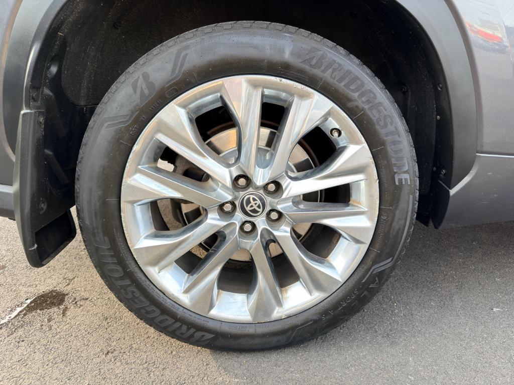 used 2021 Toyota Highlander car, priced at $32,648