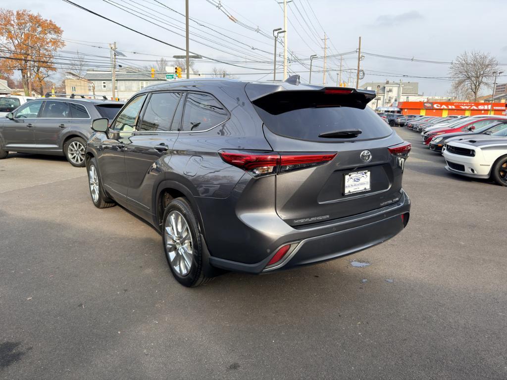 used 2021 Toyota Highlander car, priced at $32,648