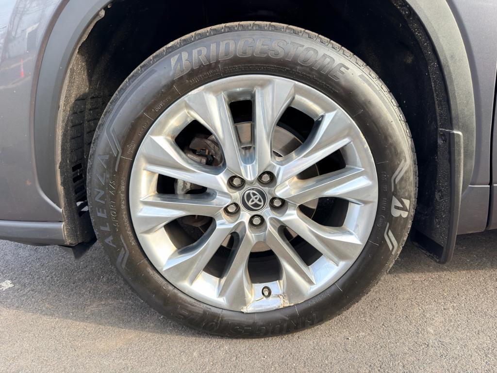 used 2021 Toyota Highlander car, priced at $32,648