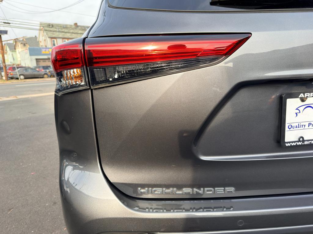 used 2021 Toyota Highlander car, priced at $32,648
