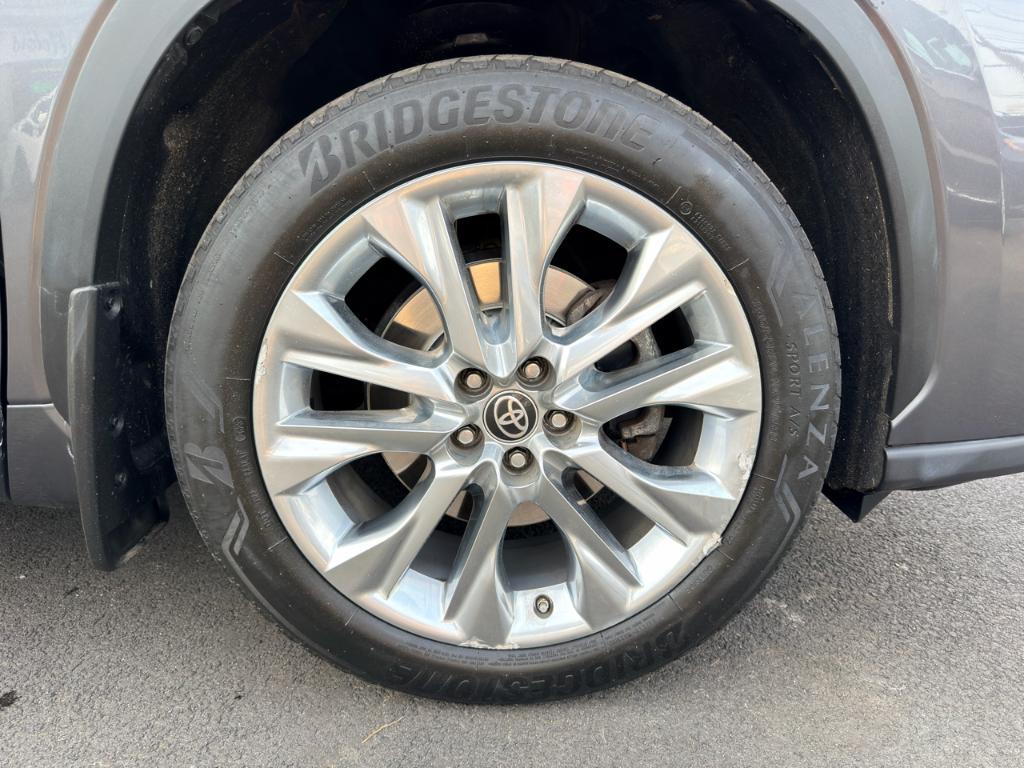 used 2021 Toyota Highlander car, priced at $32,648