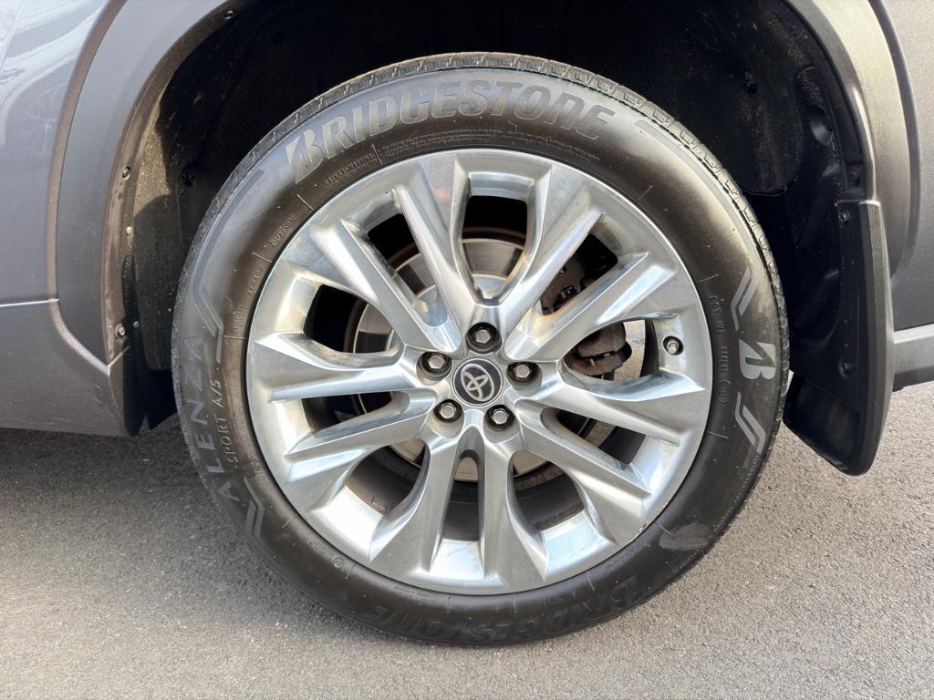 used 2021 Toyota Highlander car, priced at $32,648