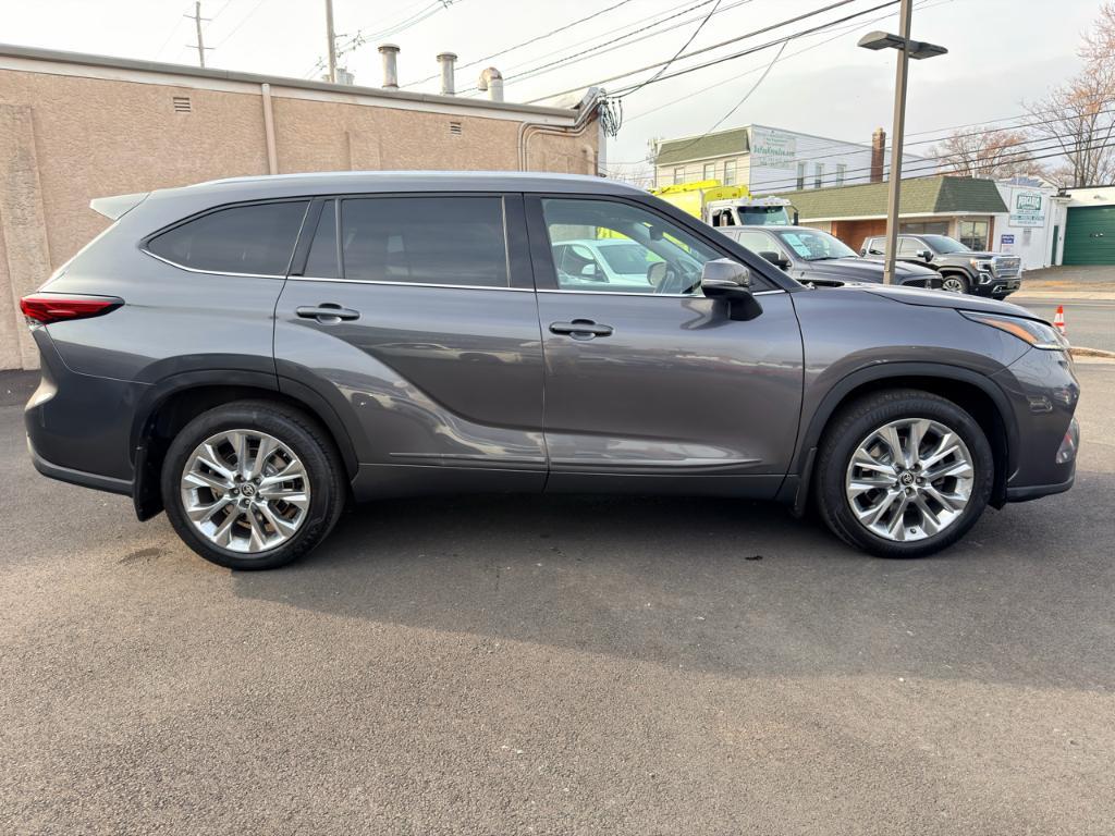 used 2021 Toyota Highlander car, priced at $32,648