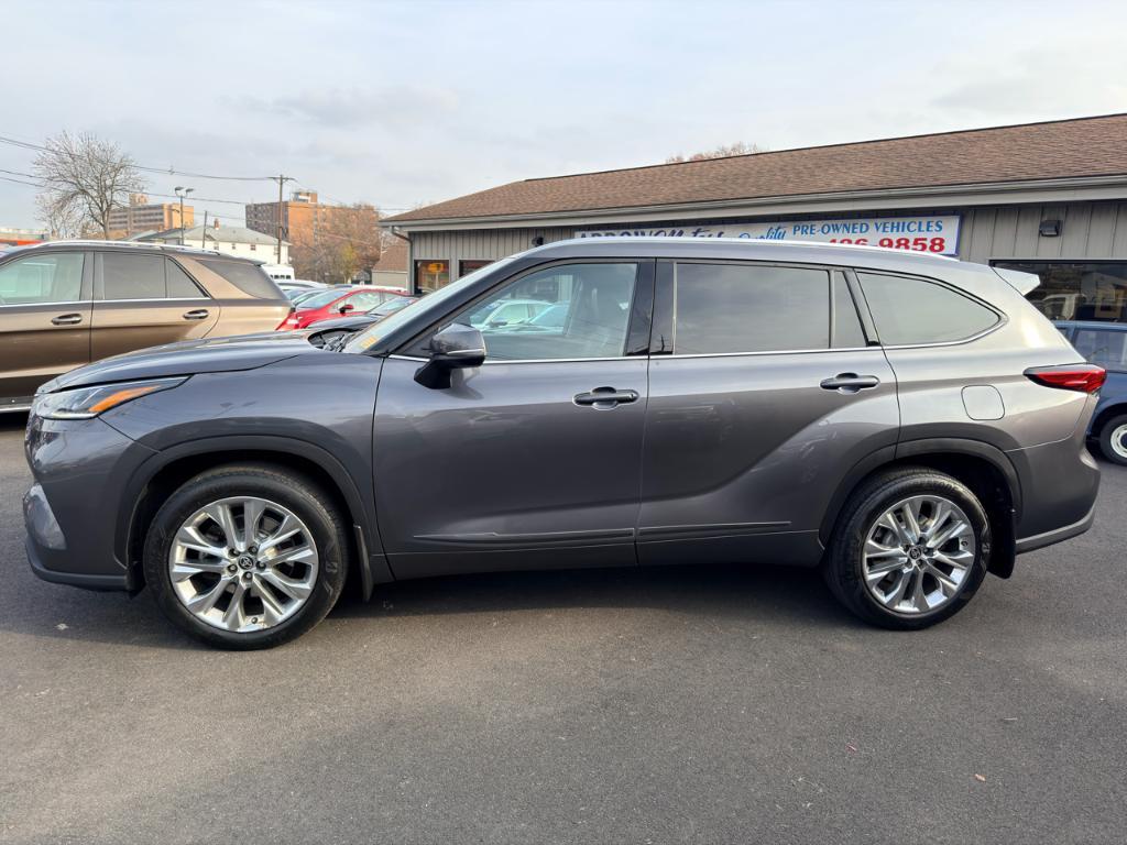 used 2021 Toyota Highlander car, priced at $32,648