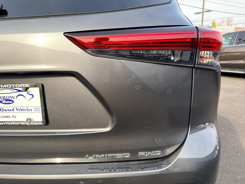 used 2021 Toyota Highlander car, priced at $32,648