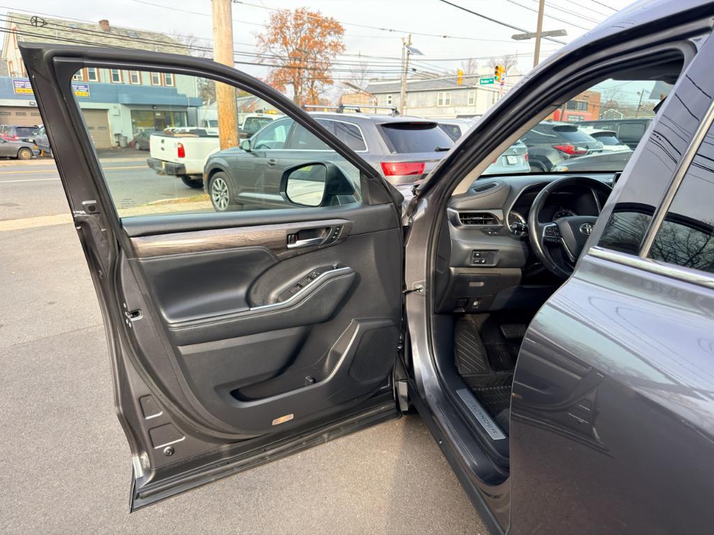 used 2021 Toyota Highlander car, priced at $32,648