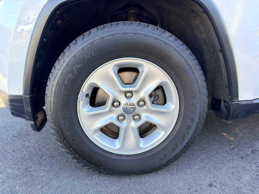 used 2015 Jeep Grand Cherokee car, priced at $14,488