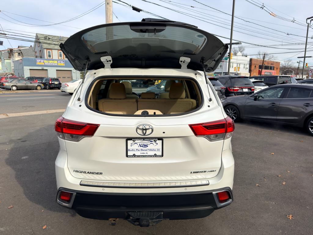 used 2018 Toyota Highlander car, priced at $25,488
