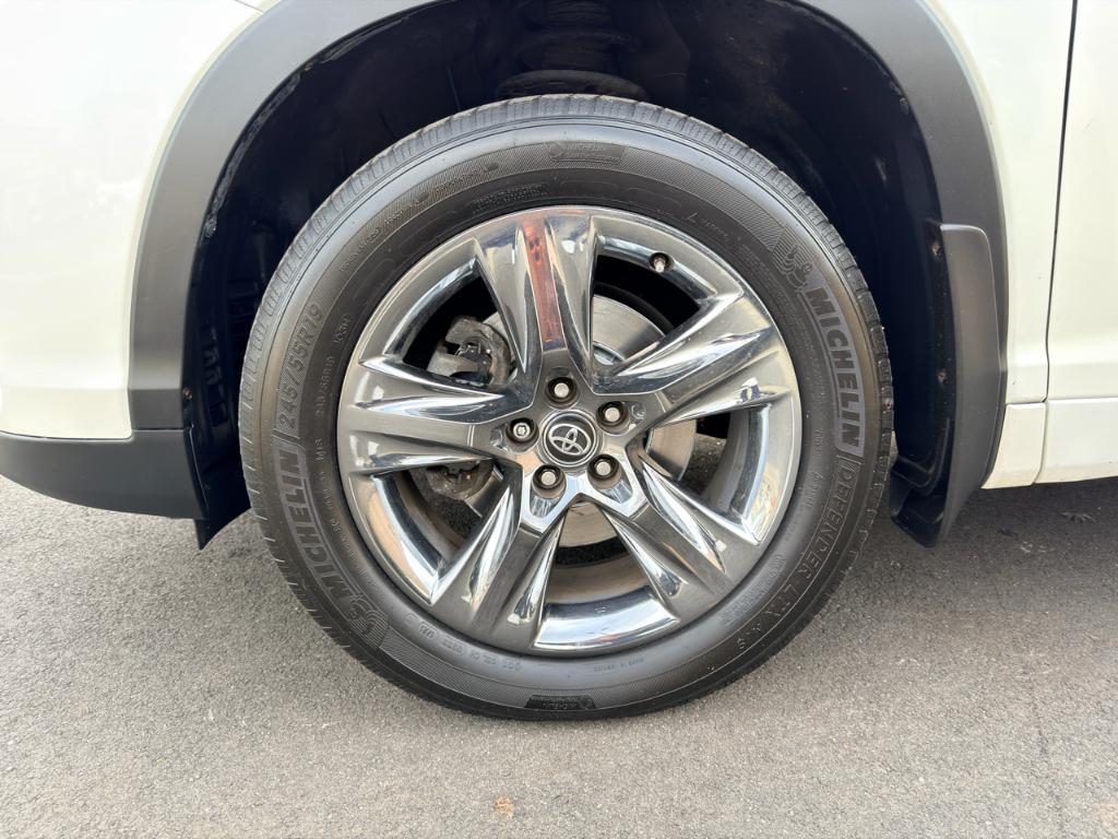 used 2018 Toyota Highlander car, priced at $25,488
