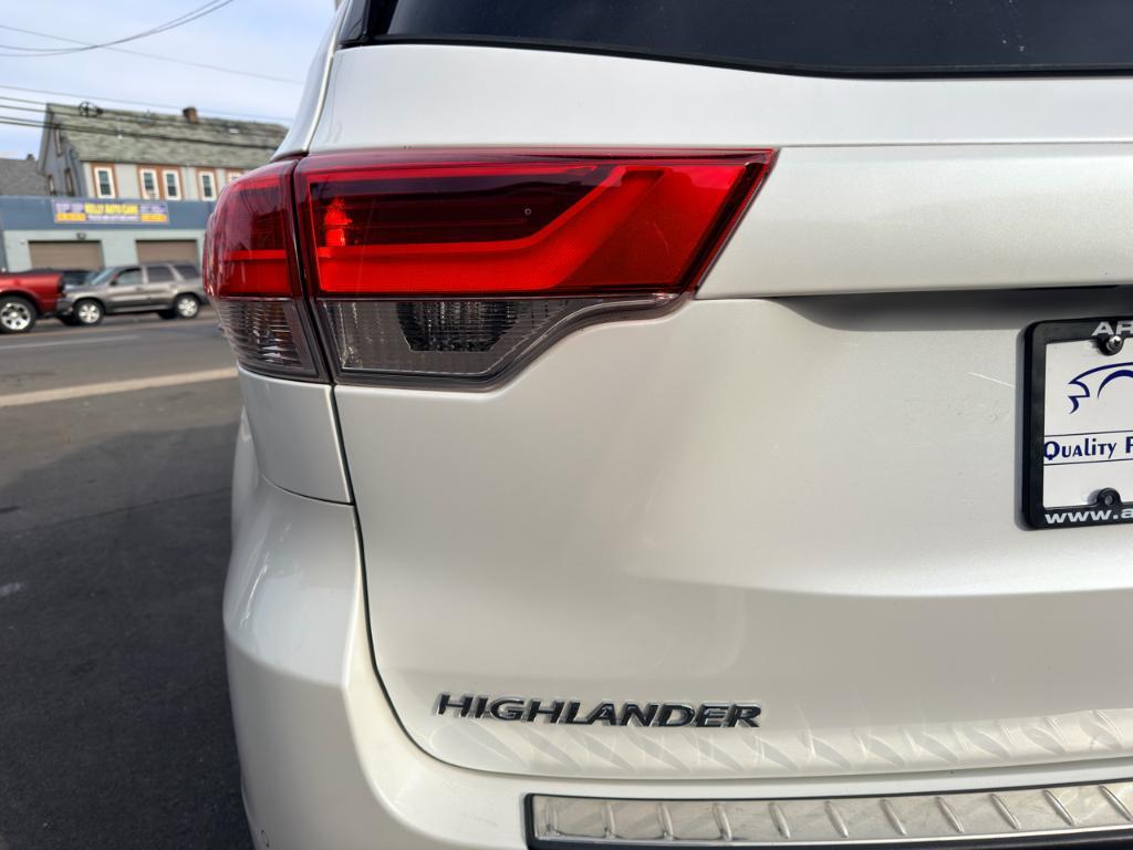 used 2018 Toyota Highlander car, priced at $25,488