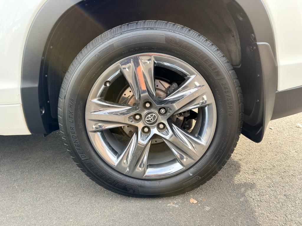 used 2018 Toyota Highlander car, priced at $25,488