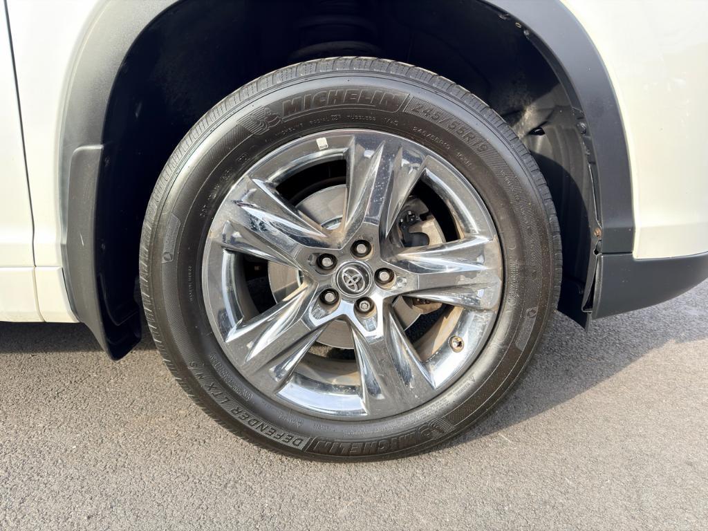 used 2018 Toyota Highlander car, priced at $25,488