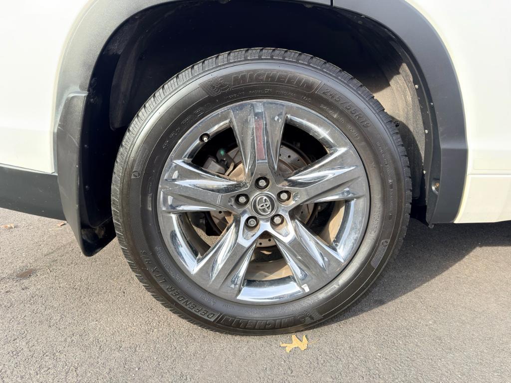 used 2018 Toyota Highlander car, priced at $25,488