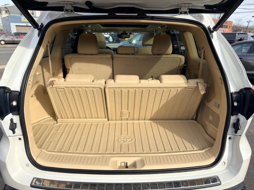 used 2018 Toyota Highlander car, priced at $25,488