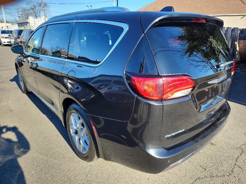 used 2018 Chrysler Pacifica car, priced at $16,988