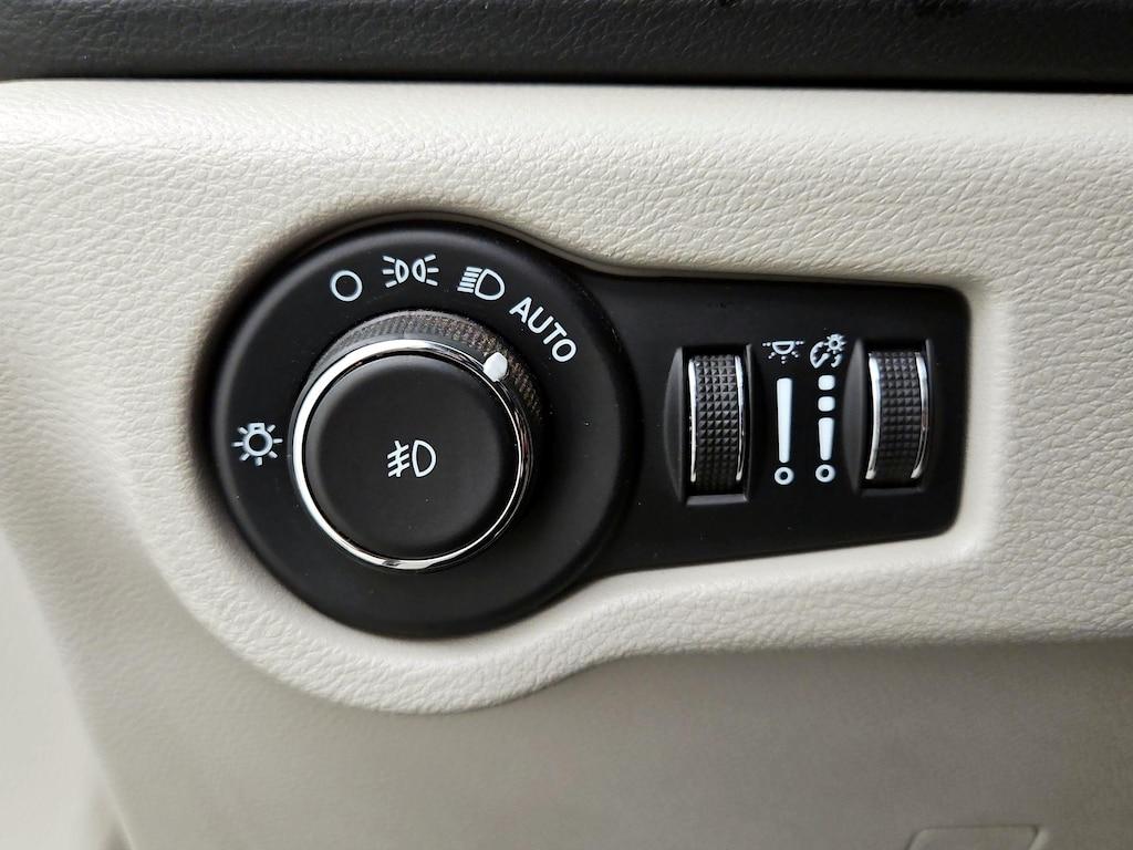 used 2023 Chrysler Pacifica car, priced at $24,998