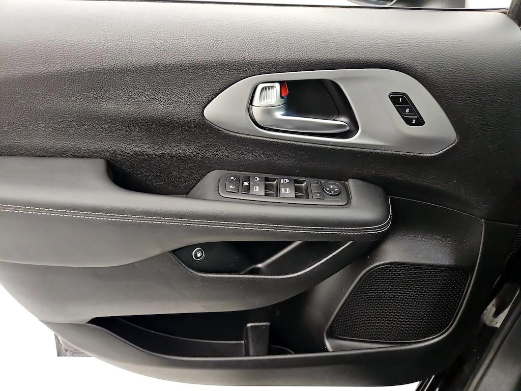 used 2023 Chrysler Pacifica Hybrid car, priced at $35,998