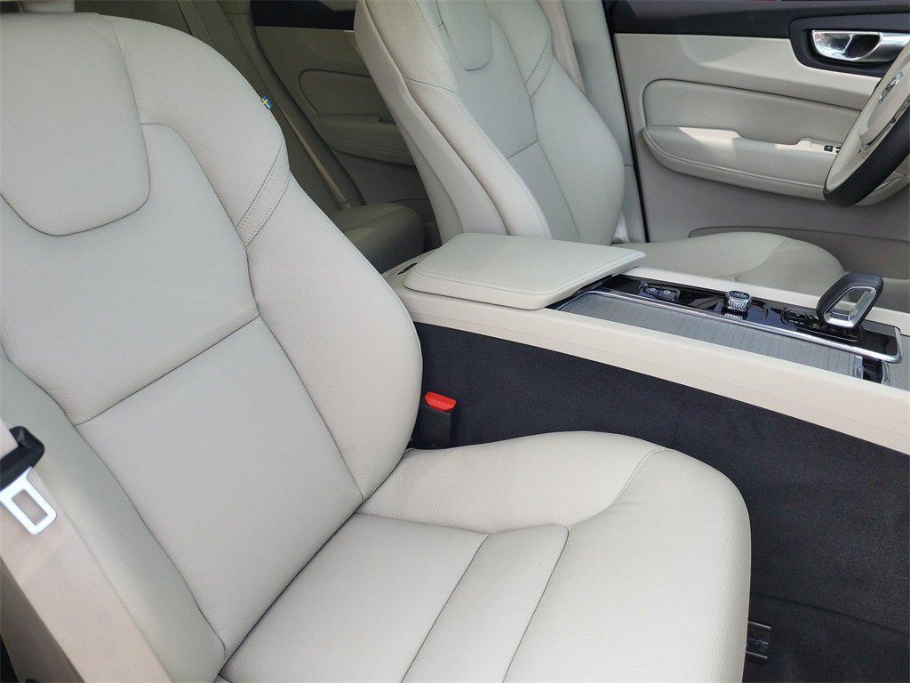 used 2023 Volvo XC60 car, priced at $37,498