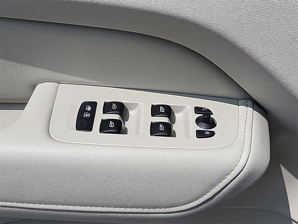 used 2023 Volvo XC60 car, priced at $37,498